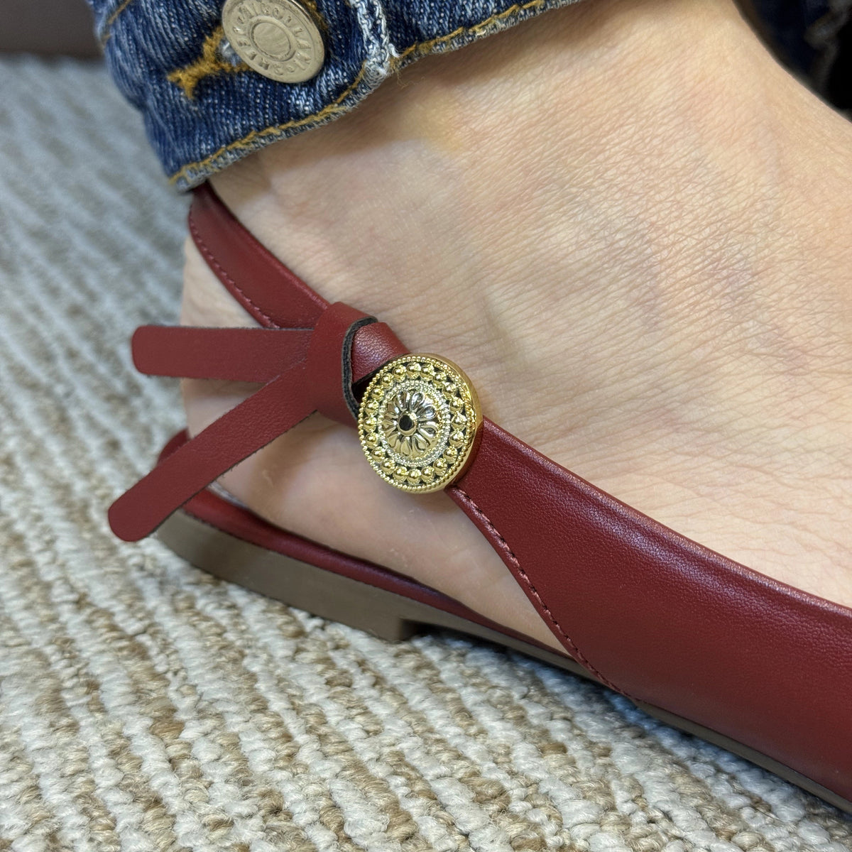 SLINGBACK RASTEIRA DETALHE LATERAL MOEDA - MERLOT