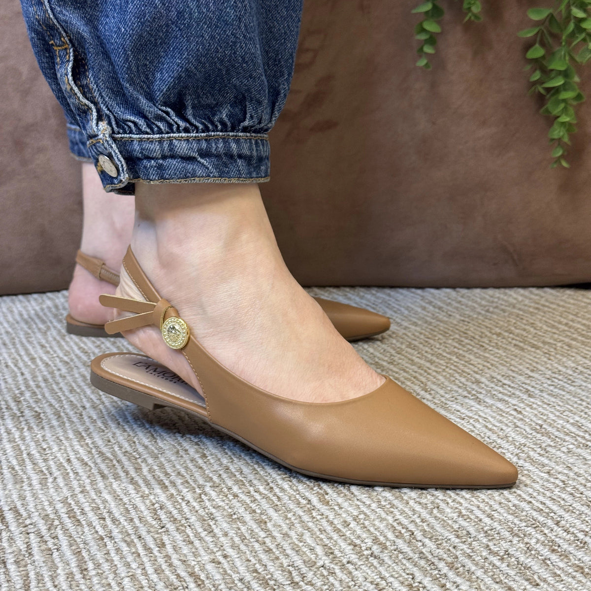 SLINGBACK RASTEIRA DETALHE LATERAL MOEDA - CAPUCCINO