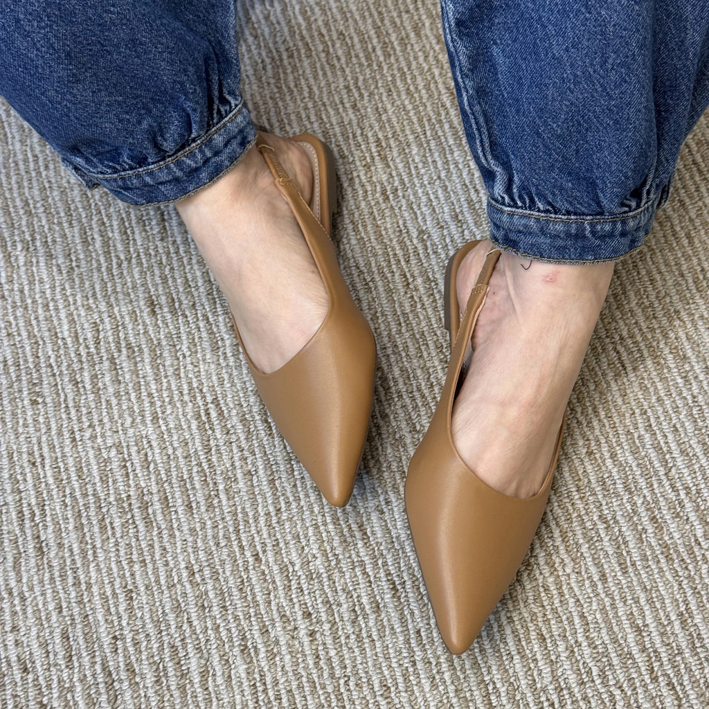 SLINGBACK RASTEIRA DETALHE LATERAL MOEDA - CAPUCCINO