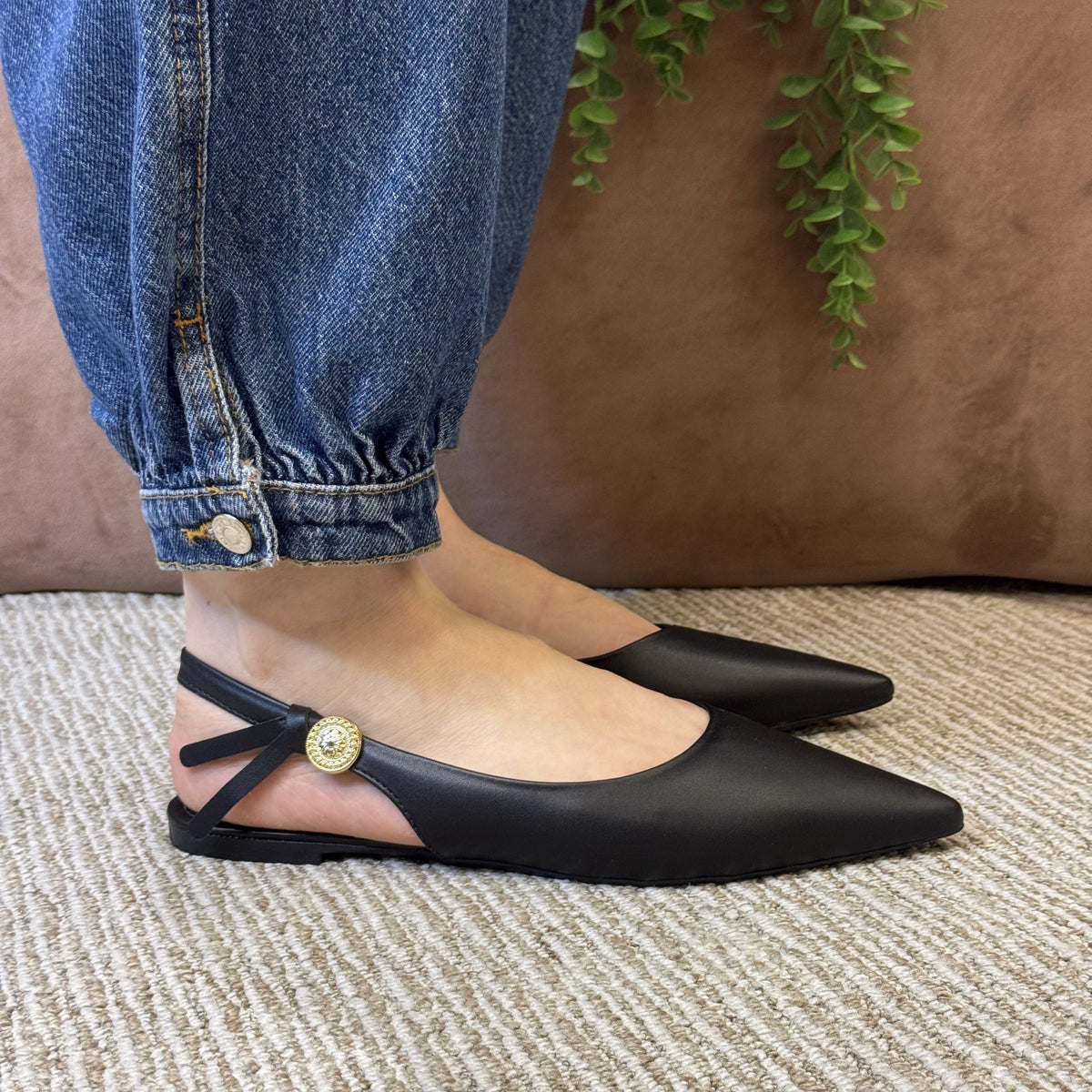 SLINGBACK RASTEIRA DETALHE LATERAL MOEDA - PRETO