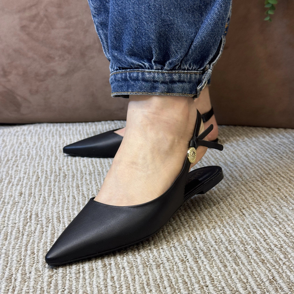 SLINGBACK RASTEIRA DETALHE LATERAL MOEDA - PRETO