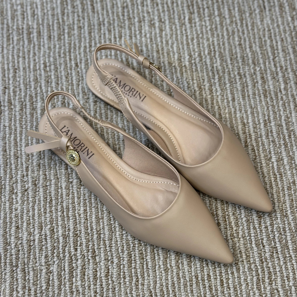 SLINGBACK RASTEIRA DETALHE LATERAL MOEDA - COGUMELO