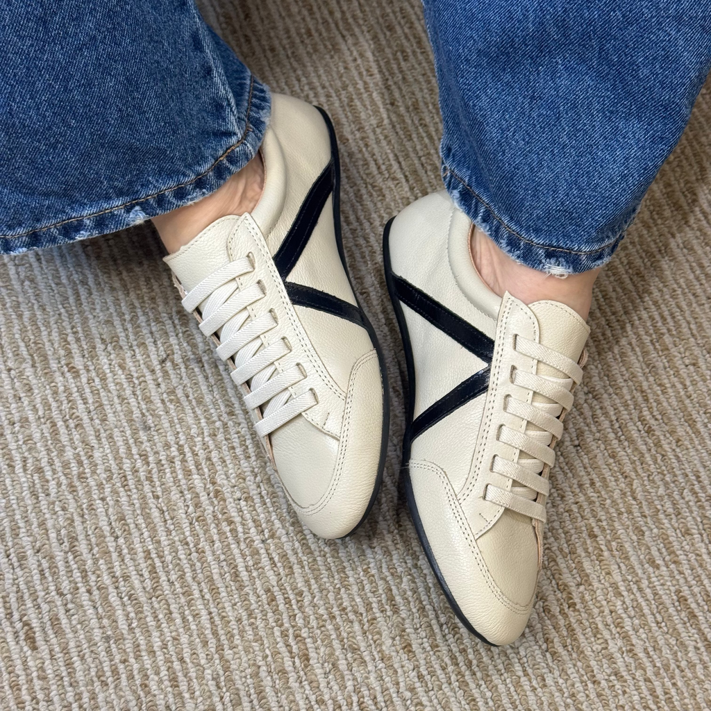 TÊNIS CAMURÇA V COURO - OFF WHITE / PRETO